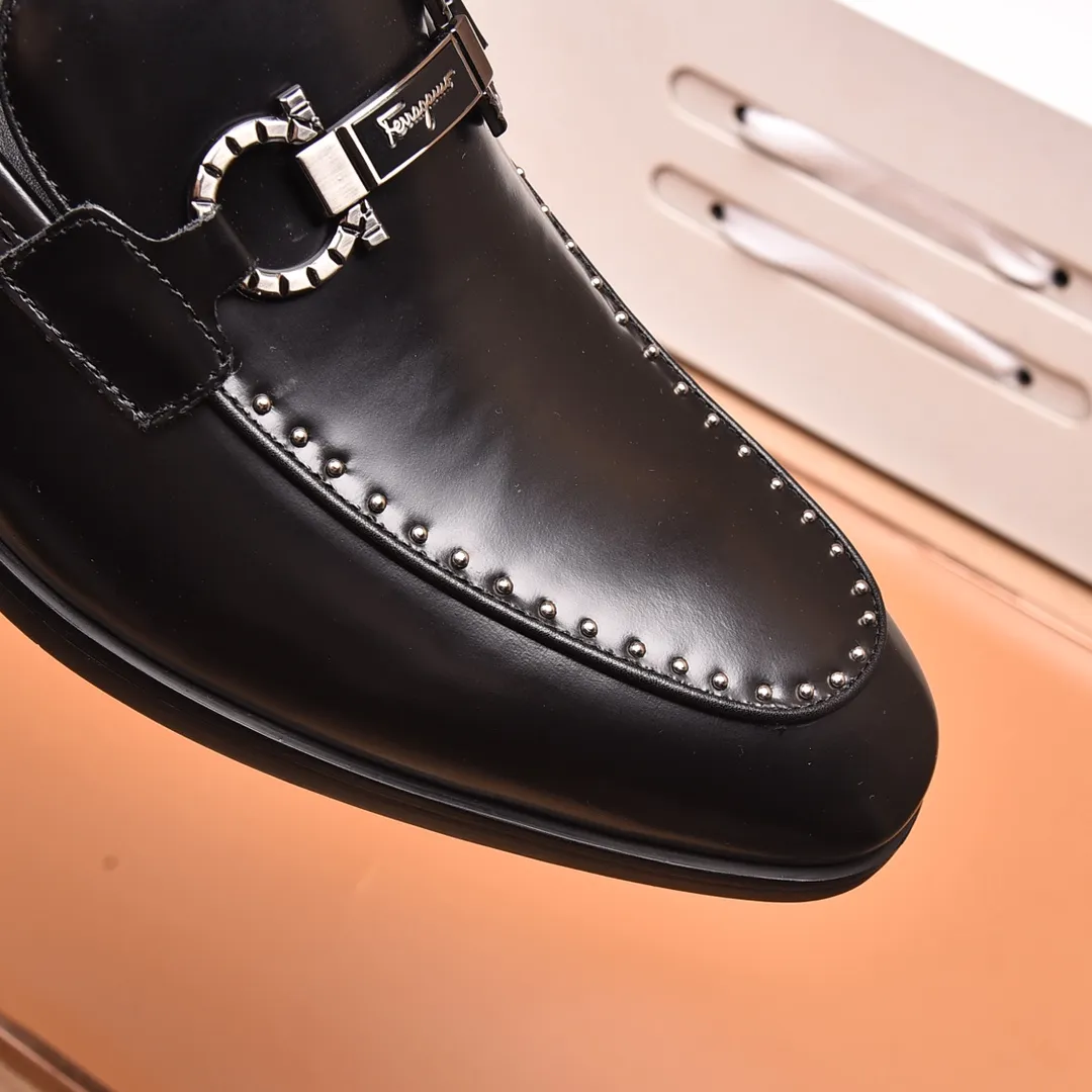 Men's shoes 💰540📛📛(water-dyed cowhide) Salvatore Ferragamo high-end (Salvatore Ferragamo) is the world's top luxury footwear brand. It comes from the fashion kingdom of Italy and is famous all over the world for its traditional handmade design and novel styles...🚶🏻🚶🏻New suit shoes are available simultaneously at the counter. This model is purely handmade. The fabric is imported from Italy's original first-layer cowhide. Soft water-dyed cowhide lining. Original authentic outsole🌀🌀Size: 38➖45